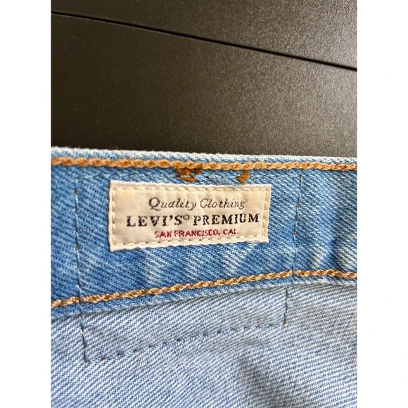 Levis Premium 501 High Rise Light Wash Distressed Denim Shorts Light Wash W24 - Picture 5 of 7